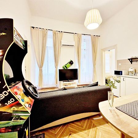 Free Parking Sega Rally Apartment Budapeşte Dış mekan fotoğraf